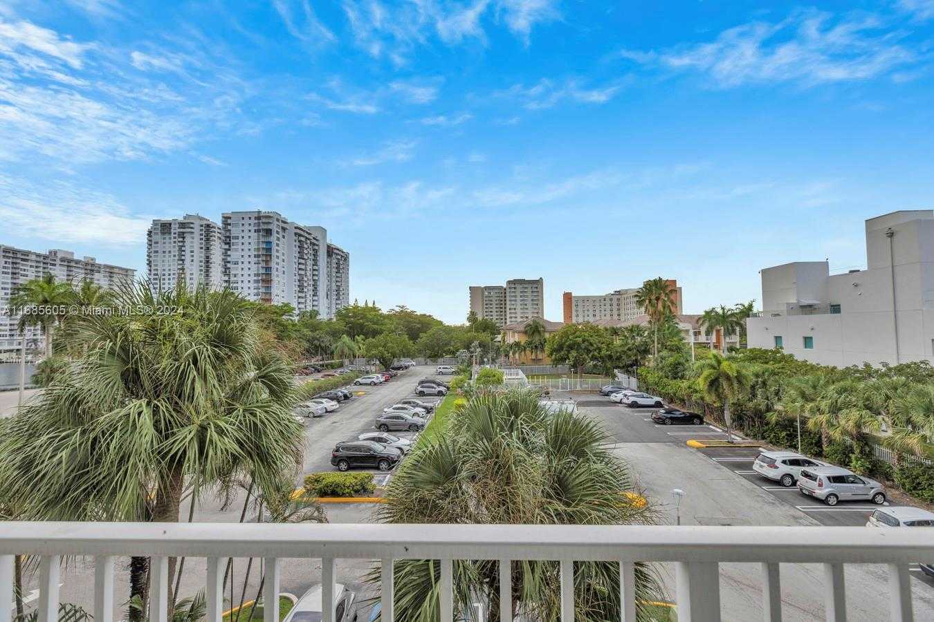Small Image of 2801 #301W, Aventura Number 11