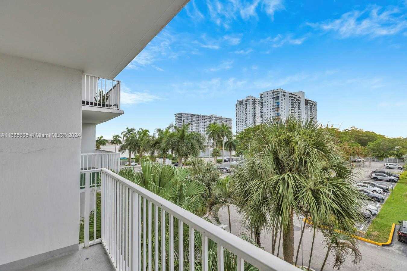 Small Image of 2801 #301W, Aventura Number 12