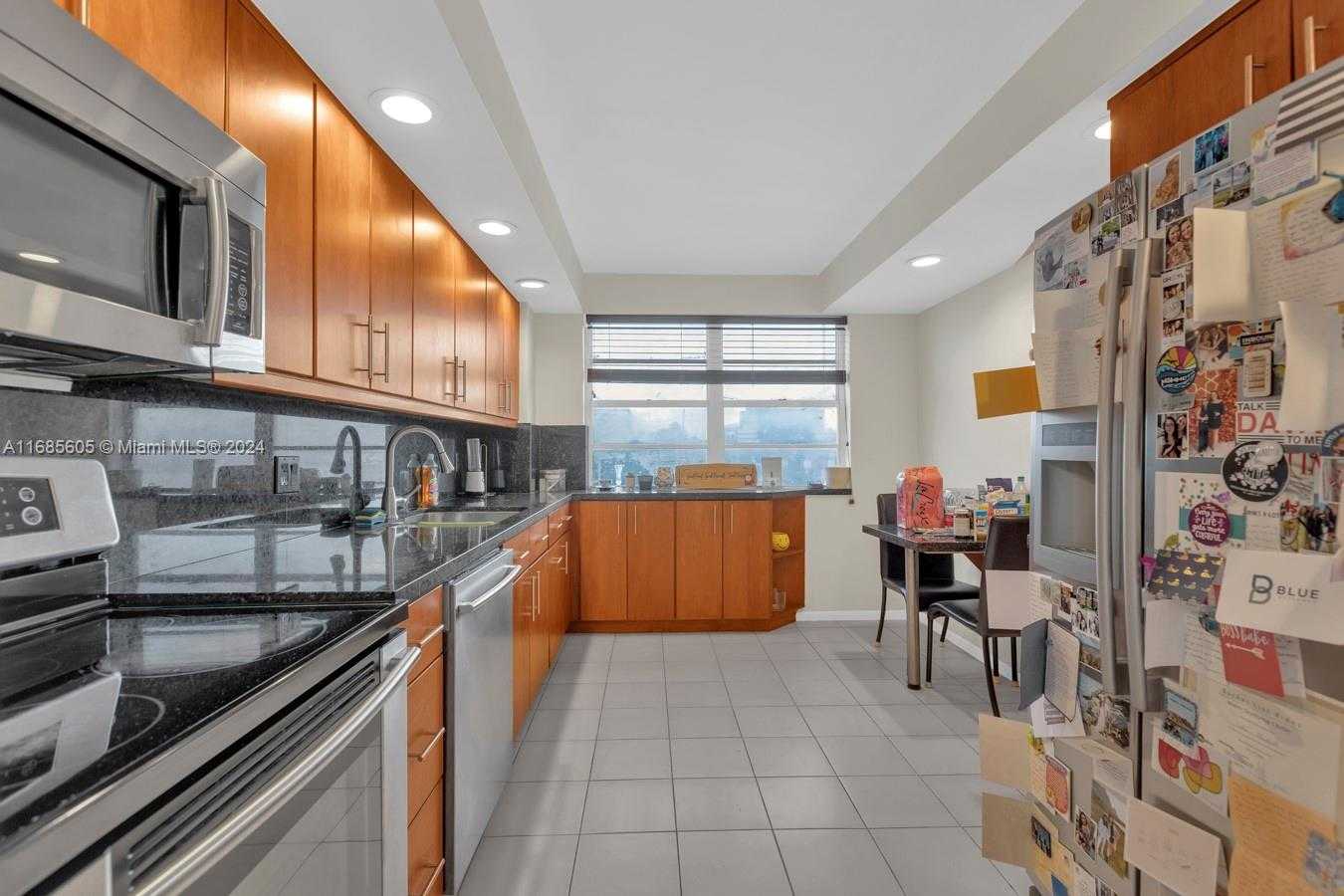 Small Image of 2801 #301W, Aventura Number 17