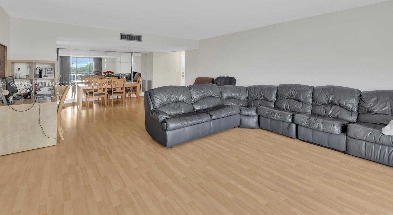Small Image of 2801 #301W, Aventura Number 2