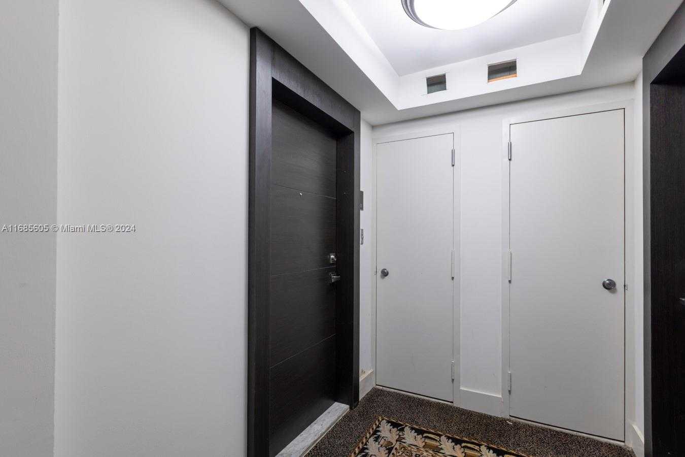 Small Image of 2801 #301W, Aventura Number 24