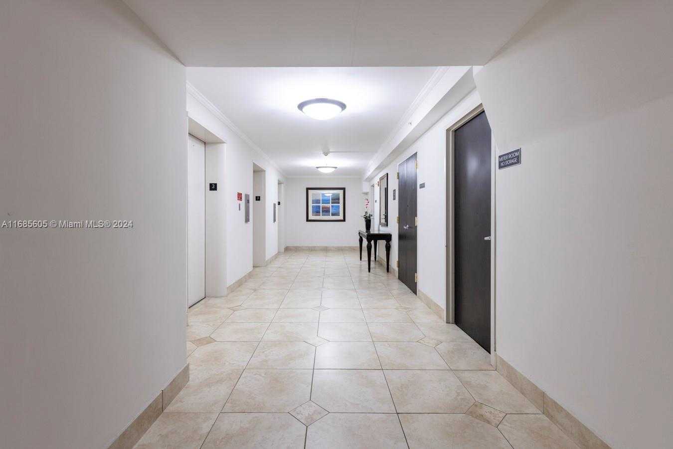 Small Image of 2801 #301W, Aventura Number 26