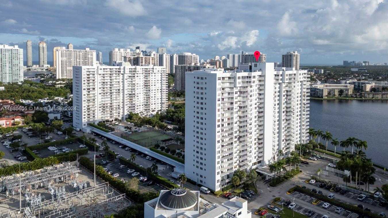 Small Image of 2801 #301W, Aventura Number 27