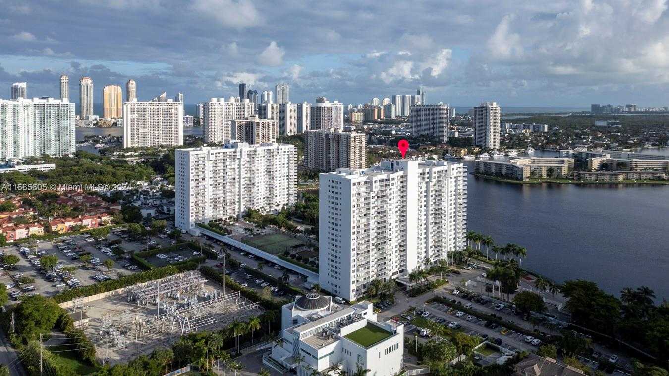 Small Image of 2801 #301W, Aventura Number 28