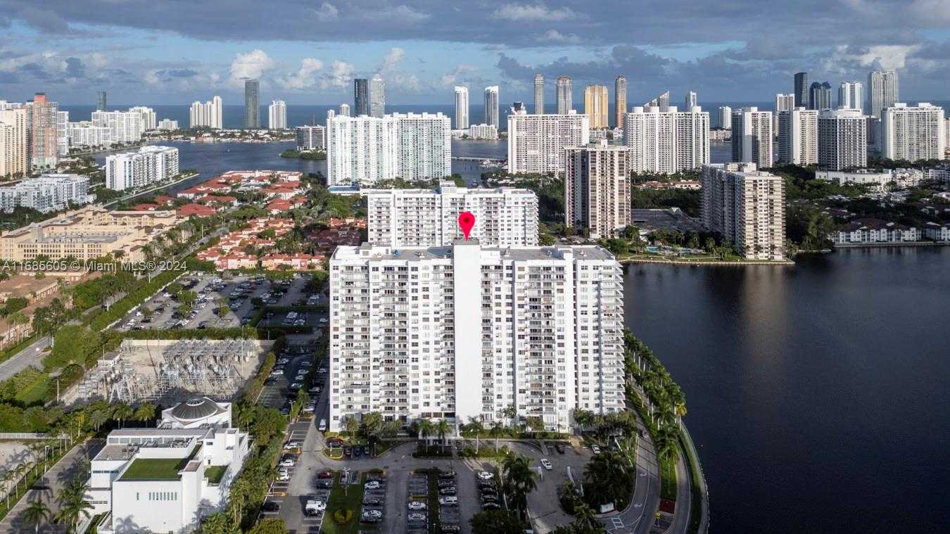 Small Image of 2801 #301W, Aventura Number 30