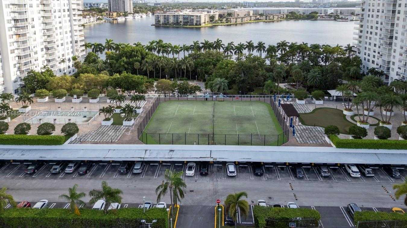 Small Image of 2801 #301W, Aventura Number 32