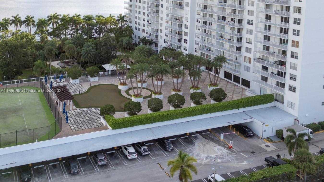 Small Image of 2801 #301W, Aventura Number 33