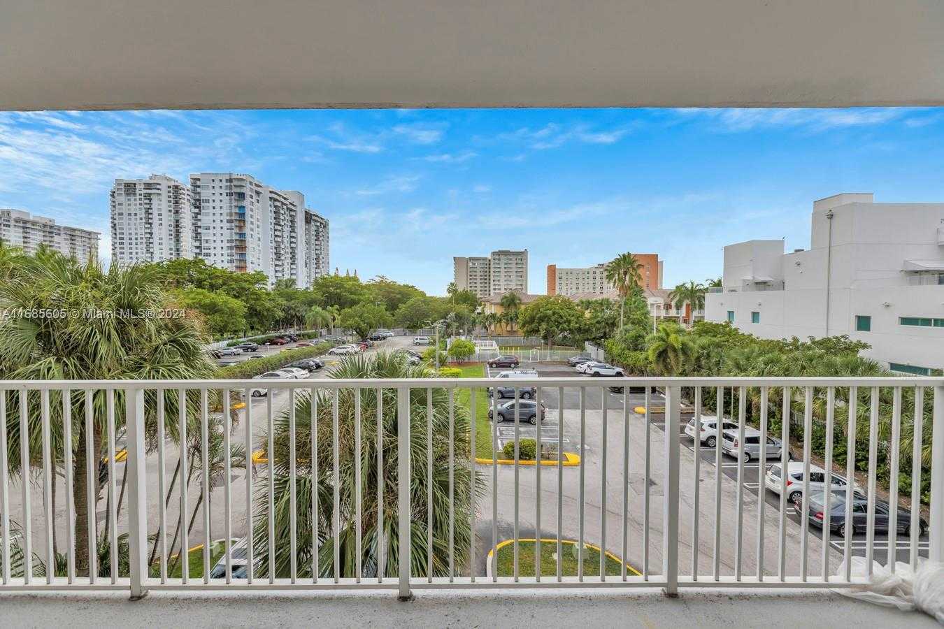Small Image of 2801 #301W, Aventura Number 9