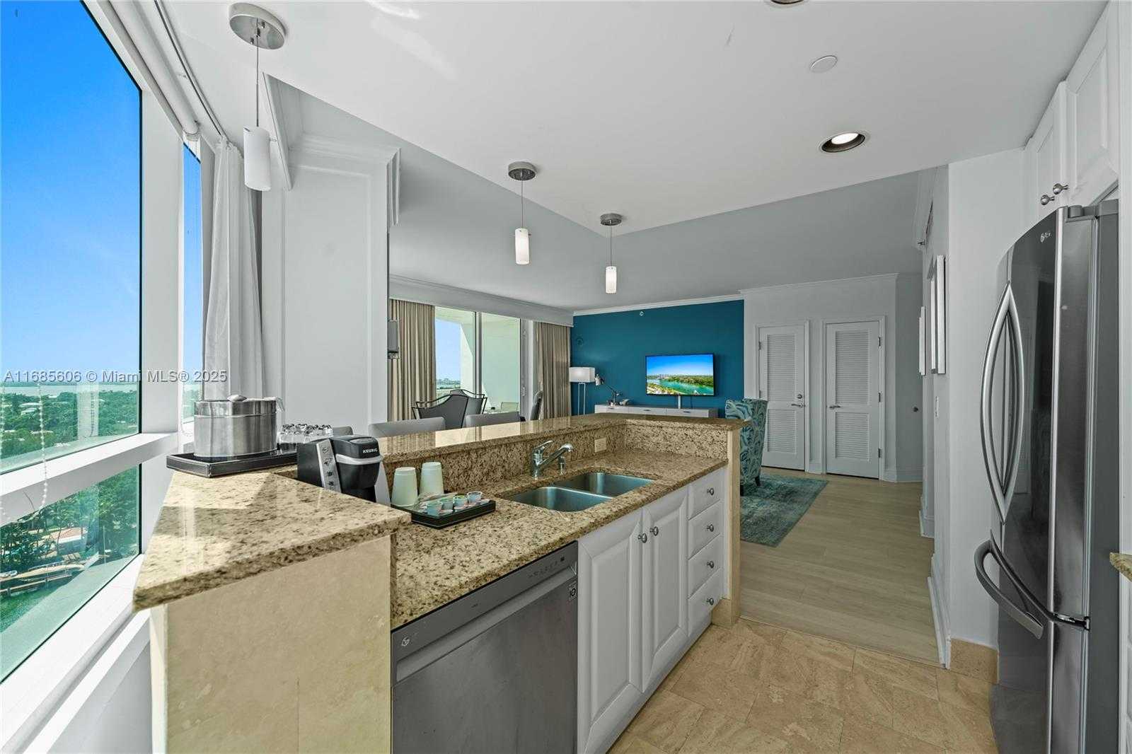 Small Image of 4401 COLLINS AVE #1514/1516, Miami Beach Number 16