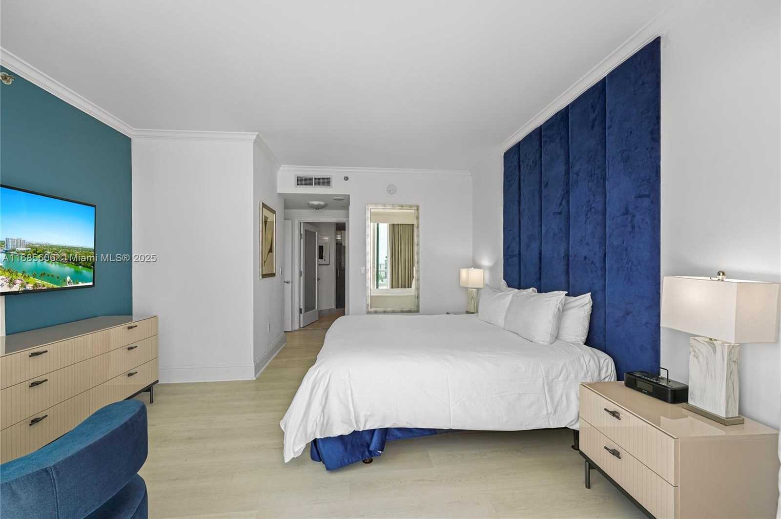 Small Image of 4401 COLLINS AVE #1514/1516, Miami Beach Number 24