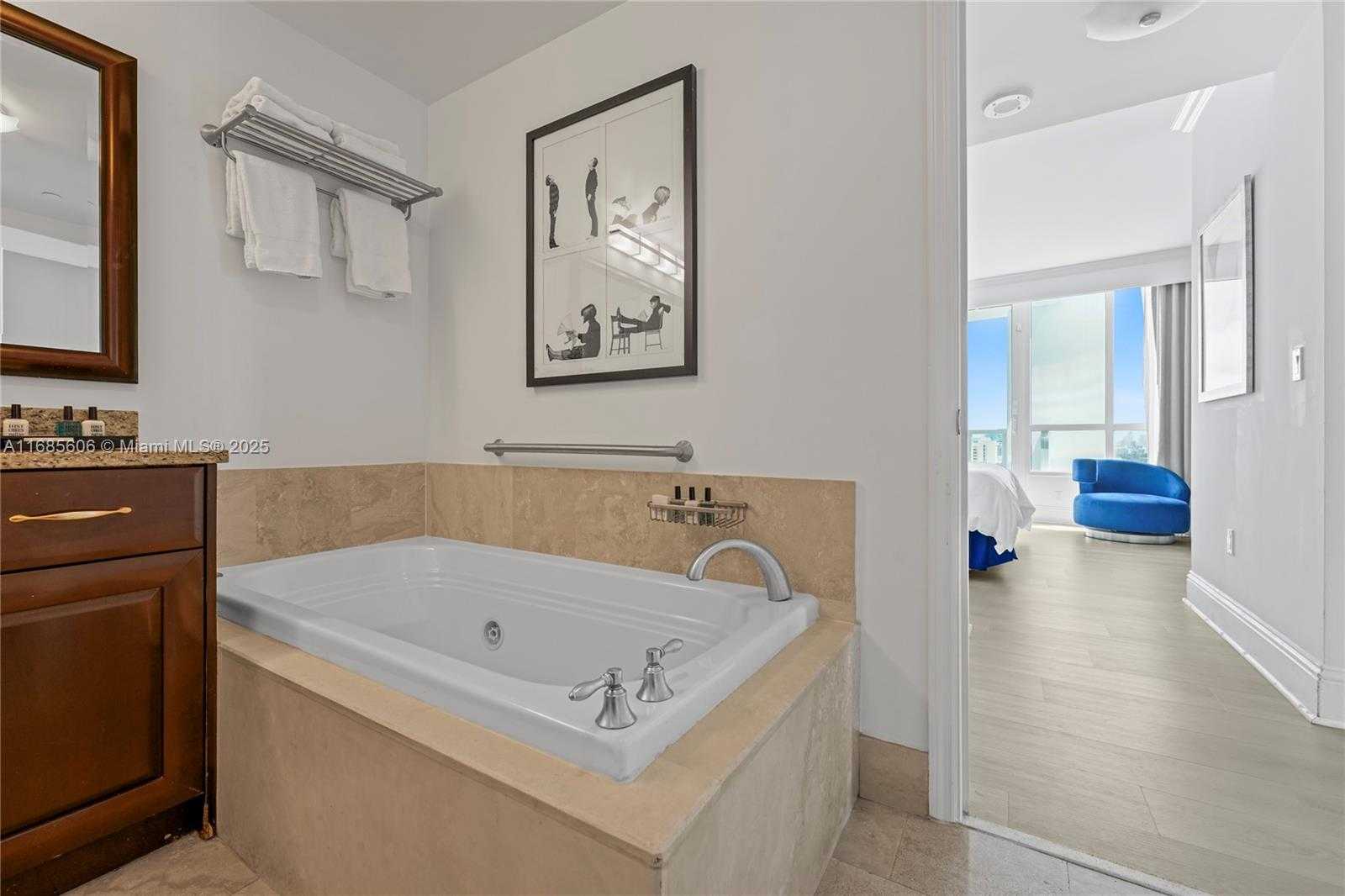 Small Image of 4401 COLLINS AVE #1514/1516, Miami Beach Number 28
