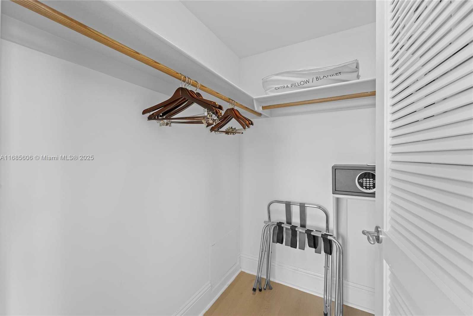 Small Image of 4401 COLLINS AVE #1514/1516, Miami Beach Number 29
