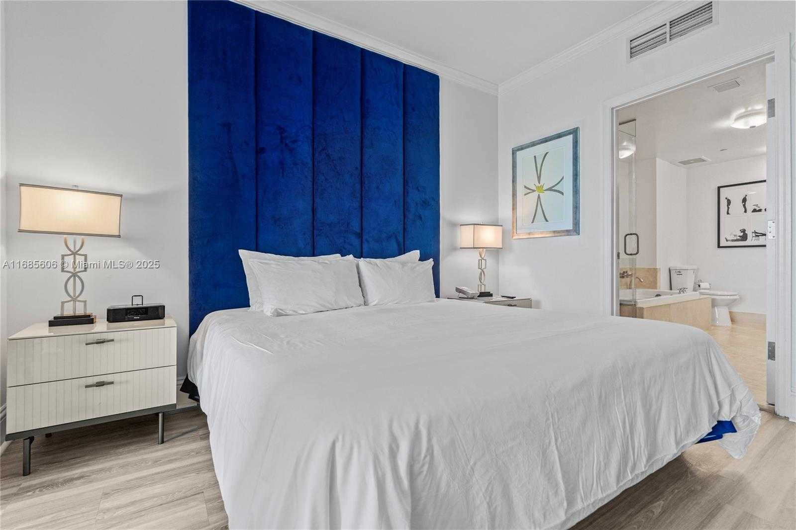 Small Image of 4401 COLLINS AVE #1514/1516, Miami Beach Number 35