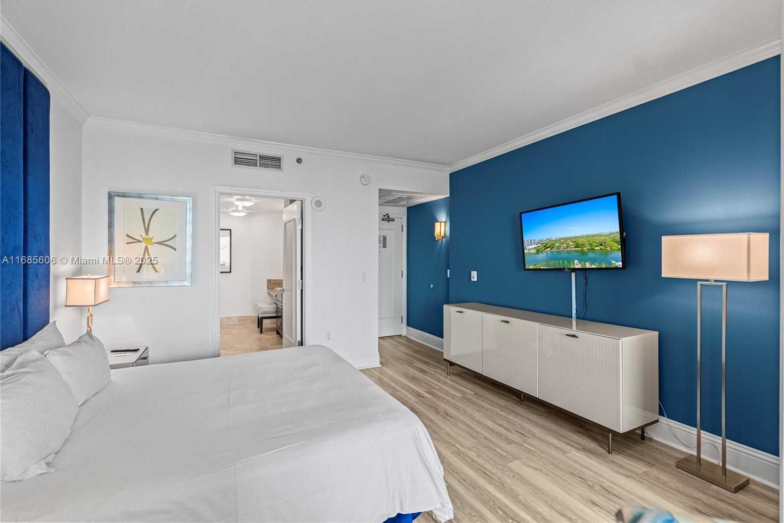 Small Image of 4401 COLLINS AVE #1514/1516, Miami Beach Number 36