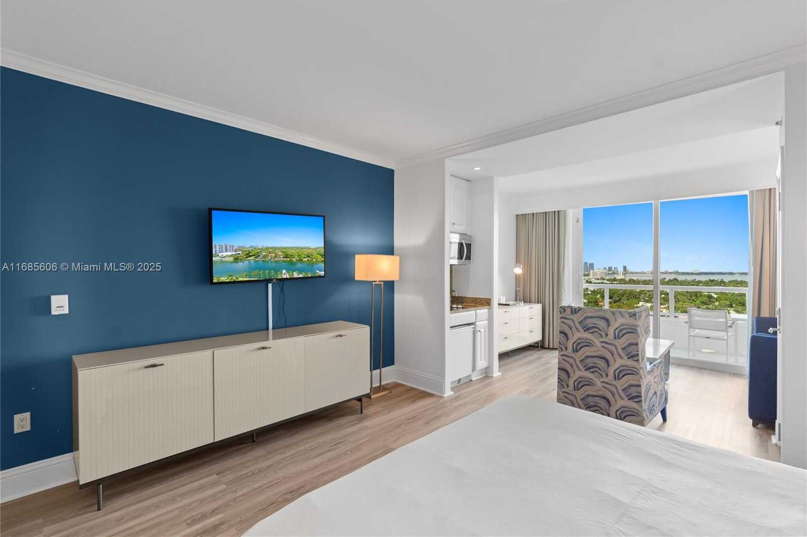Small Image of 4401 COLLINS AVE #1514/1516, Miami Beach Number 37