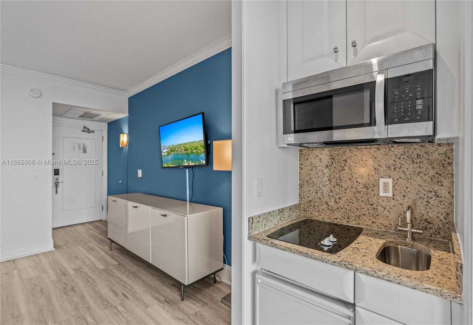 Small Image of 4401 COLLINS AVE #1514/1516, Miami Beach Number 38