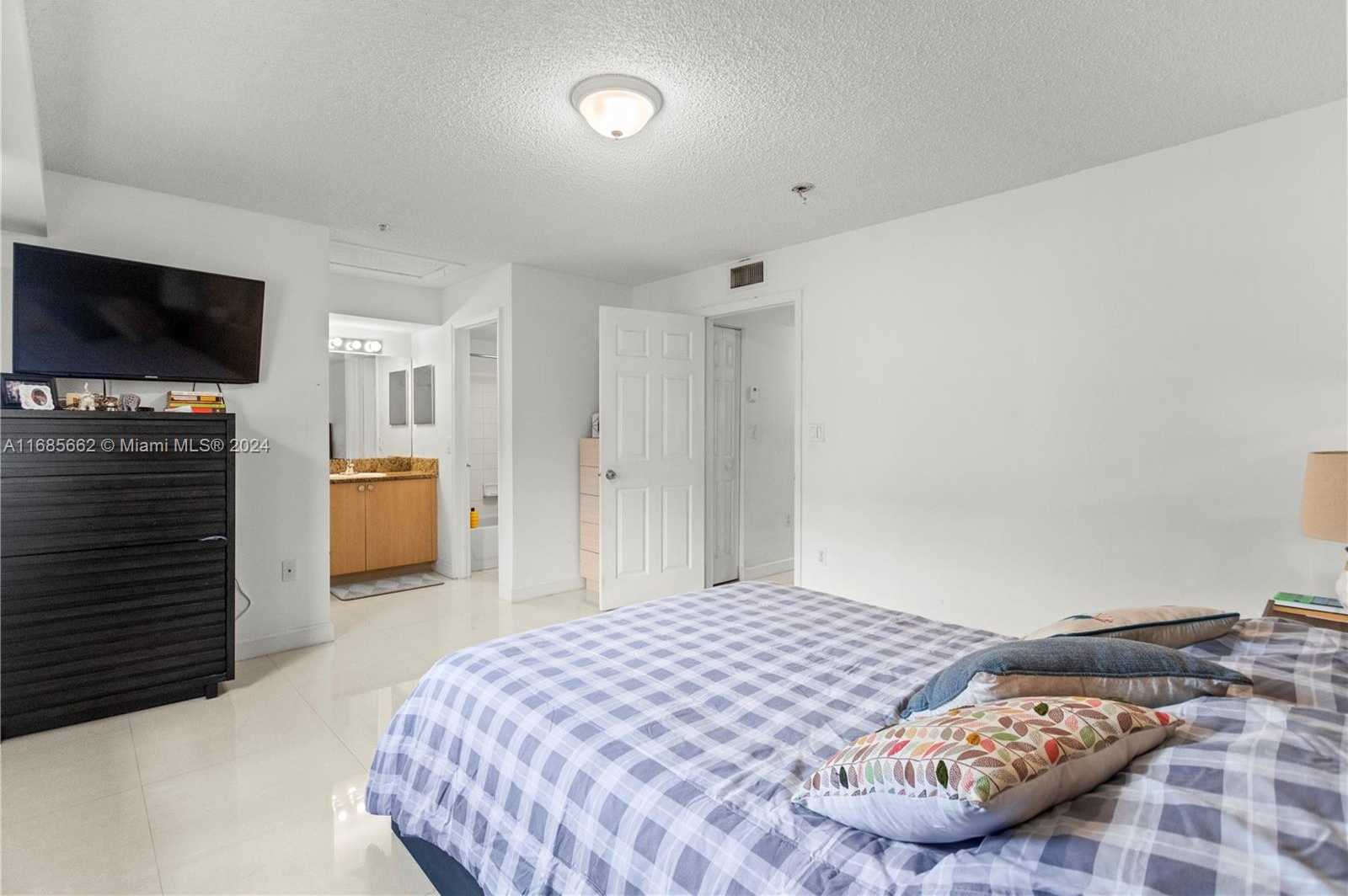 Small Image of 2965 NORTH EAST 185TH ST #1505, Aventura Number 38