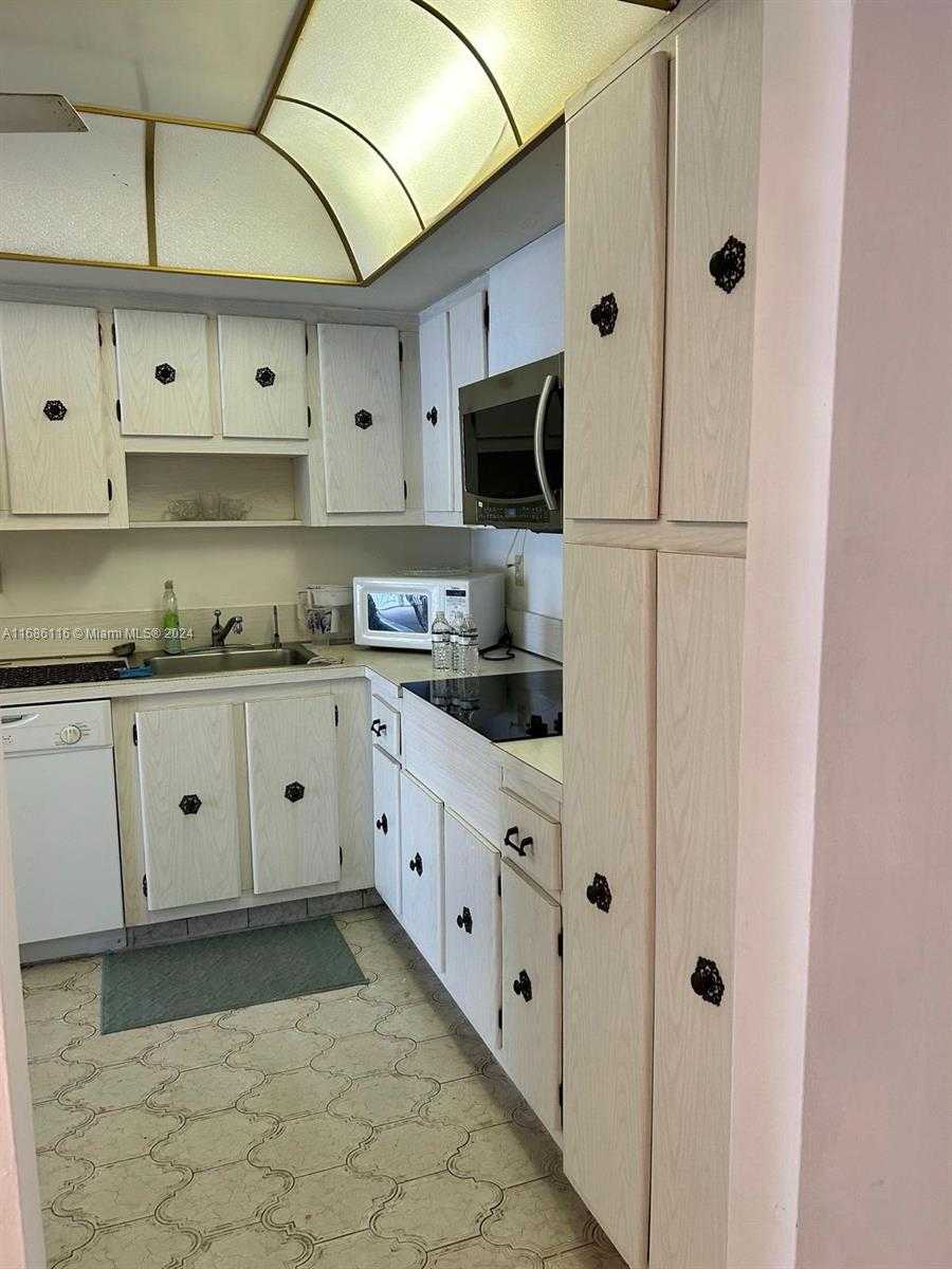 Small Image of 18051 BISCAYNE BLVD #803, Aventura Number 9