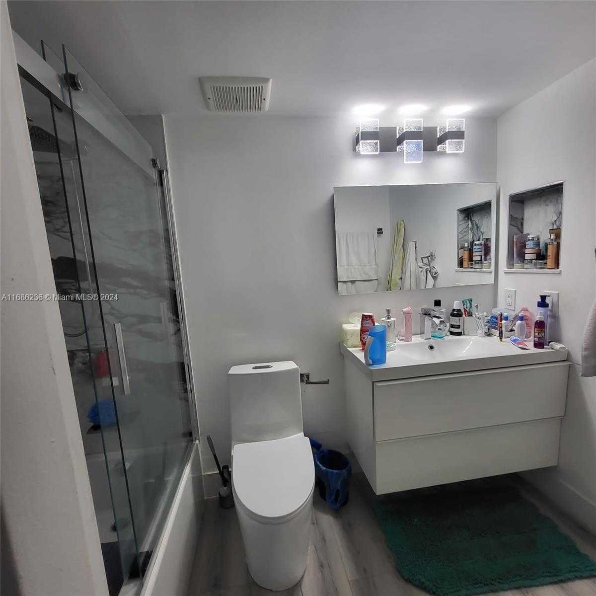 Small Image of 7601 EAST TREASURE DR #611, North Bay Village Number 17