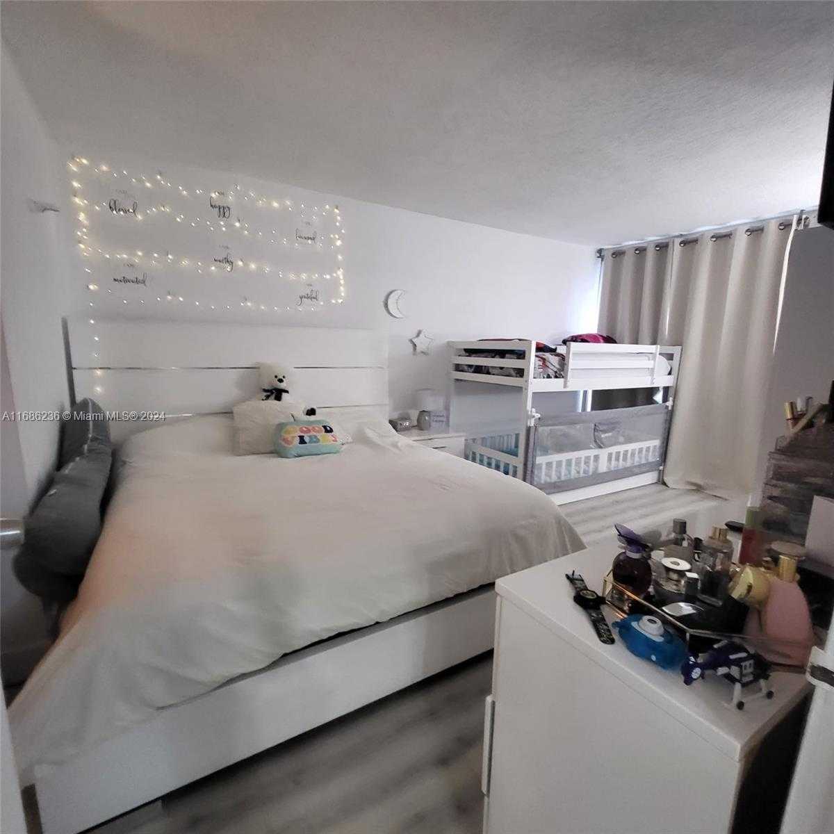 Small Image of 7601 EAST TREASURE DR #611, North Bay Village Number 20