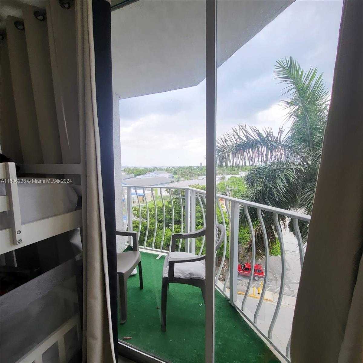 Small Image of 7601 EAST TREASURE DR #611, North Bay Village Number 23