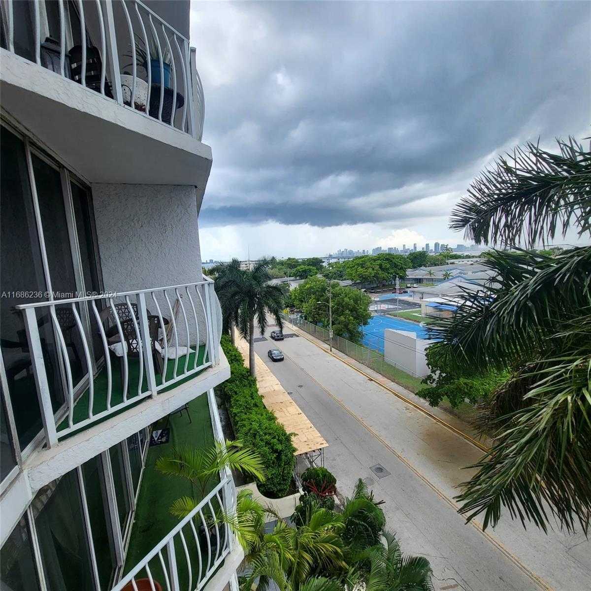 Small Image of 7601 EAST TREASURE DR #611, North Bay Village Number 25