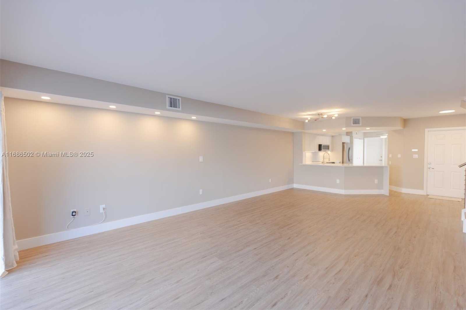 Small Image of 3525 MAGELLAN CIR #626, Aventura Number 11