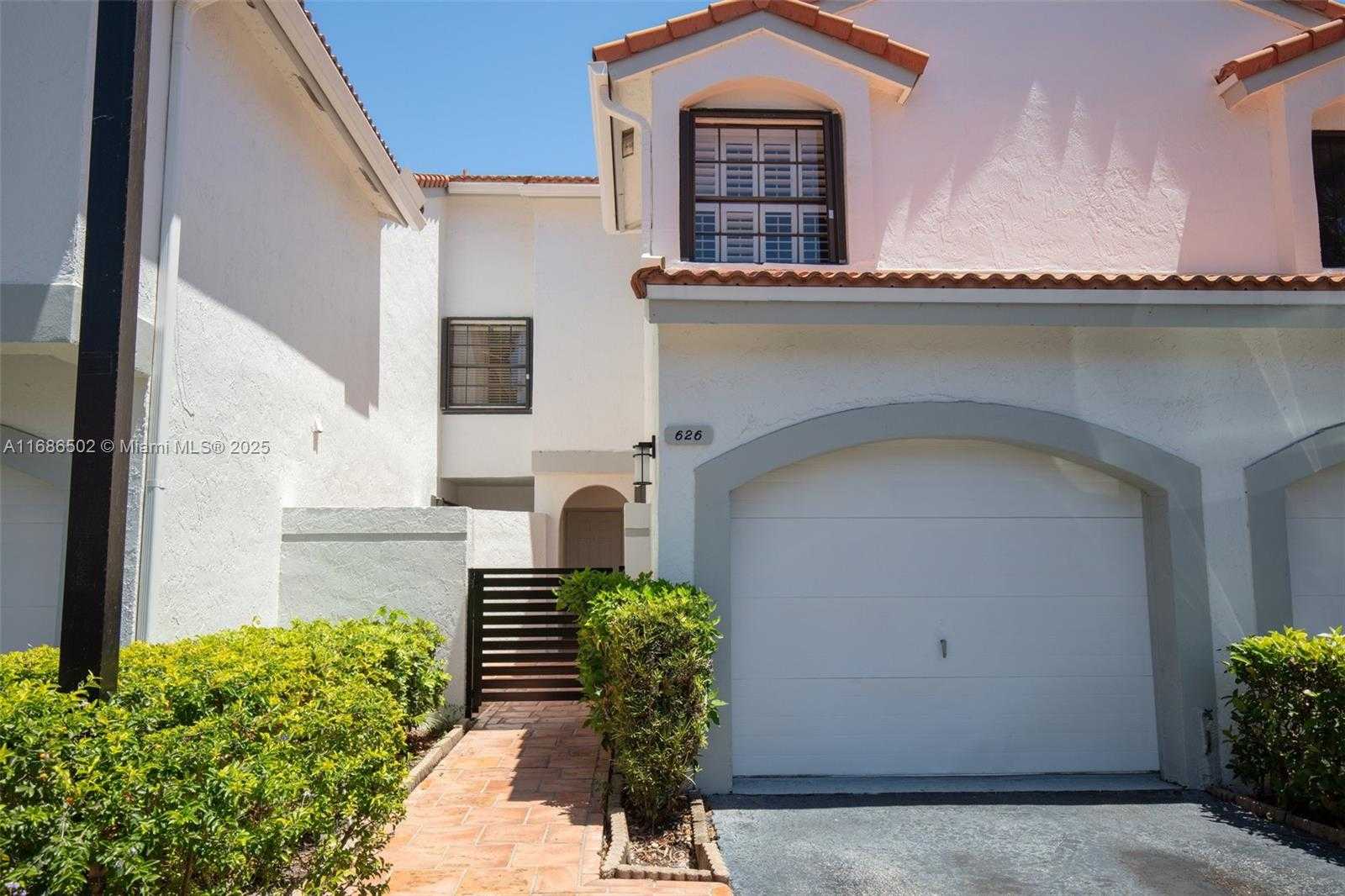 Small Image of 3525 MAGELLAN CIR #626, Aventura Number 2