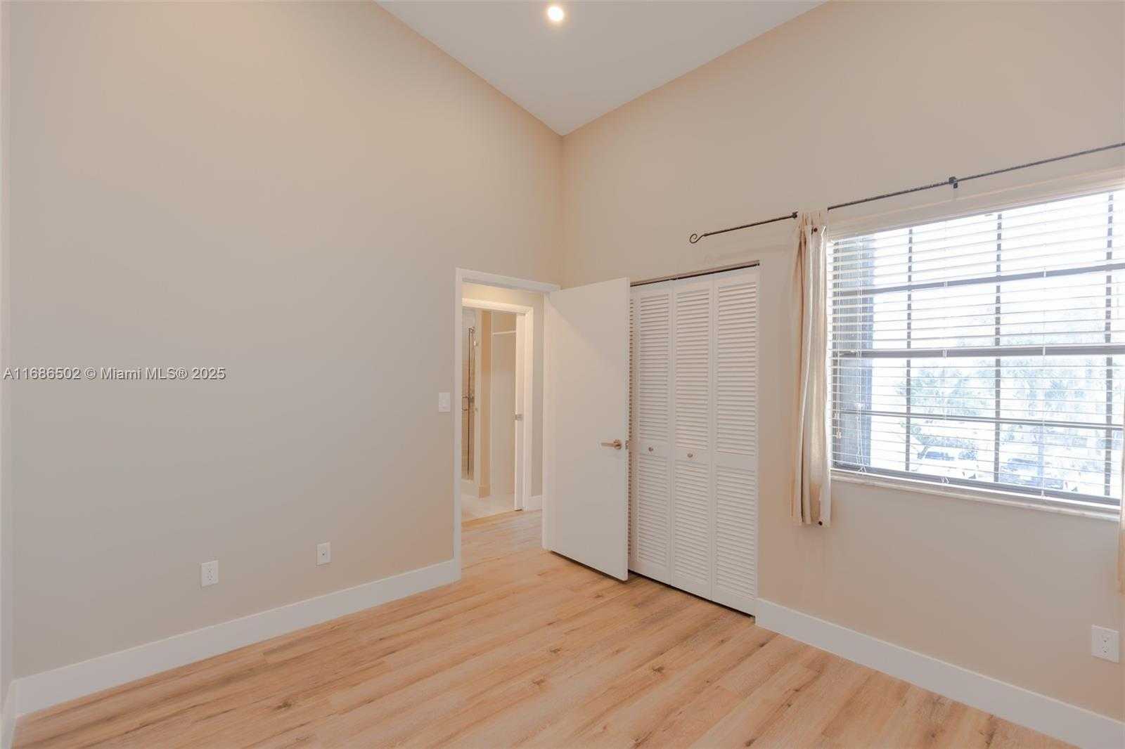 Small Image of 3525 MAGELLAN CIR #626, Aventura Number 23