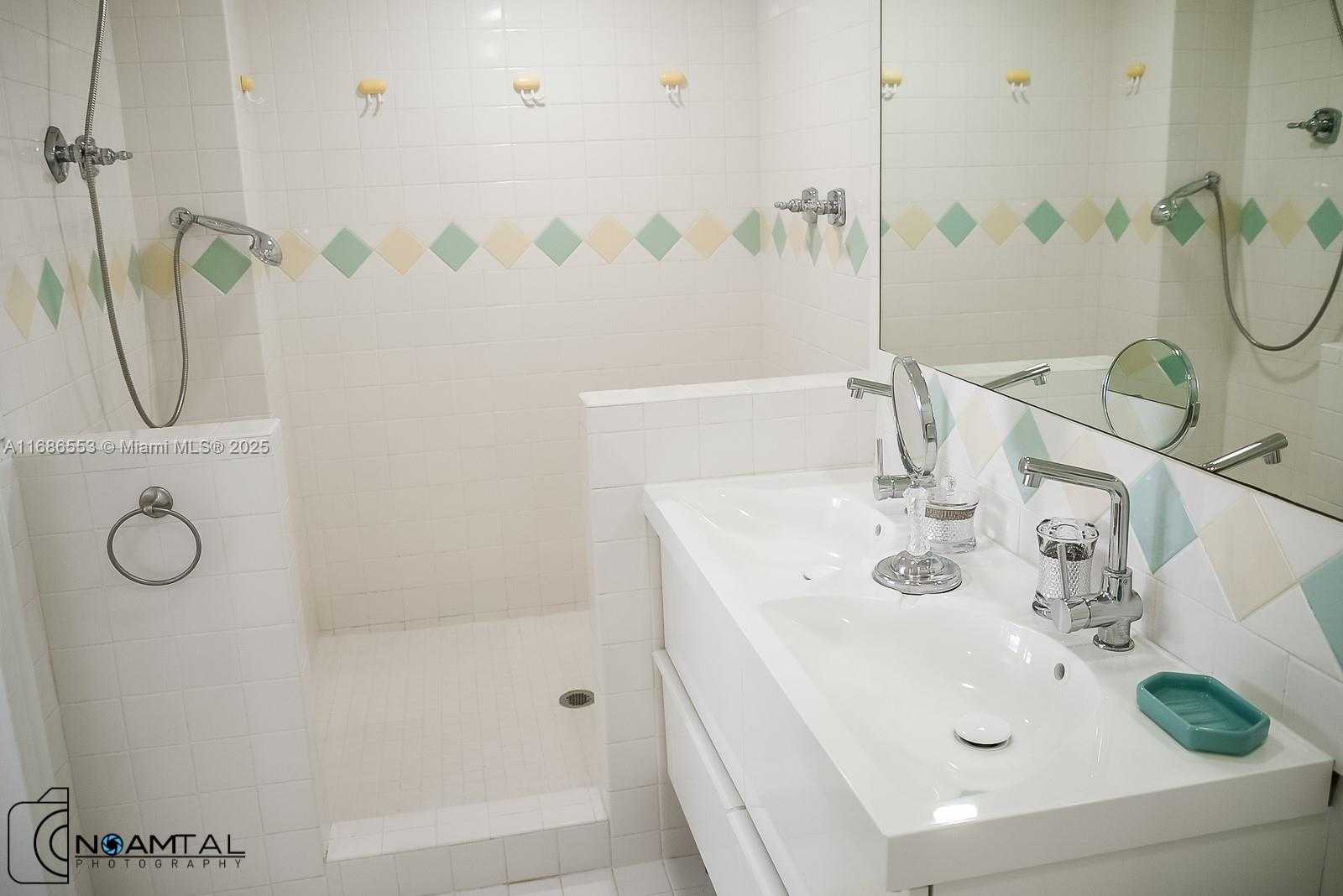 Small Image of 1390 OCEAN DR #201, Miami Beach Number 14