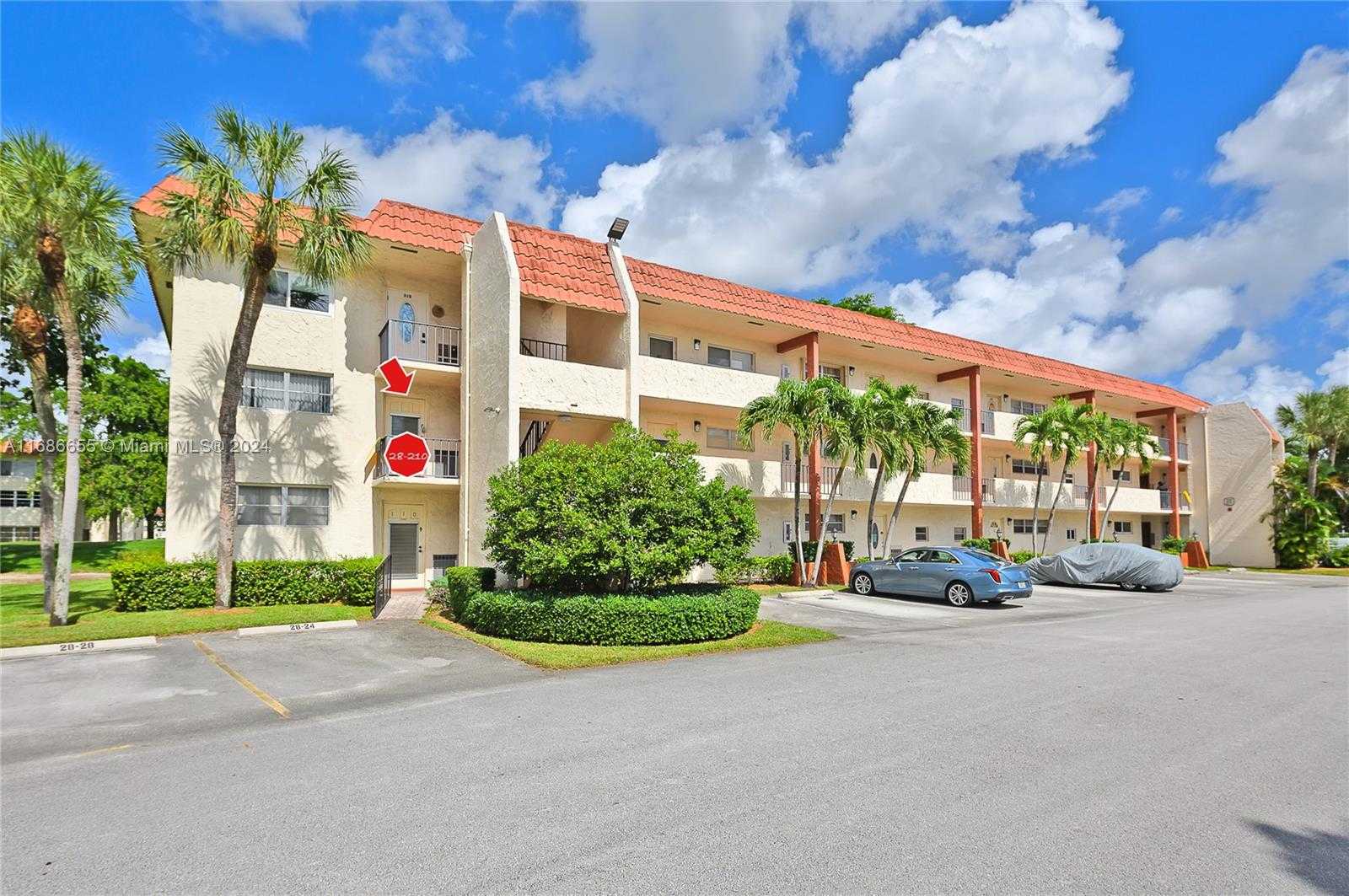 Small Image of 671 SOUTH HOLLYBROOK DR #210, Pembroke Pines Number 4