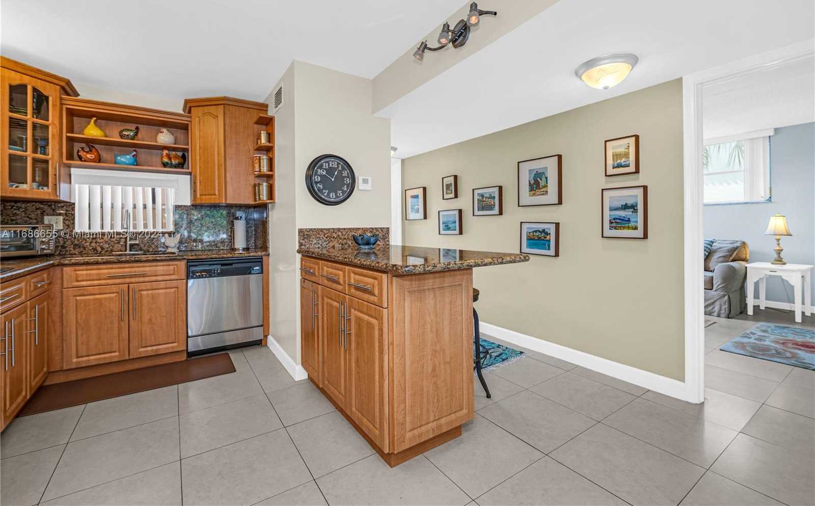 Small Image of 671 SOUTH HOLLYBROOK DR #210, Pembroke Pines Number 5
