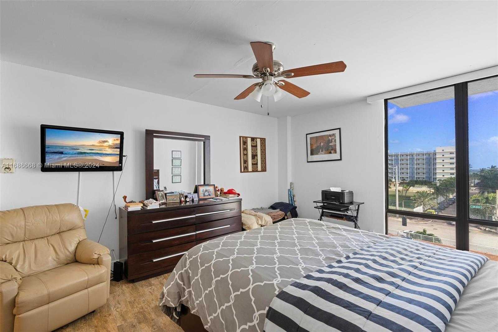 Small Image of 1600 SOUTH OCEAN DR #5J, Hollywood Number 4