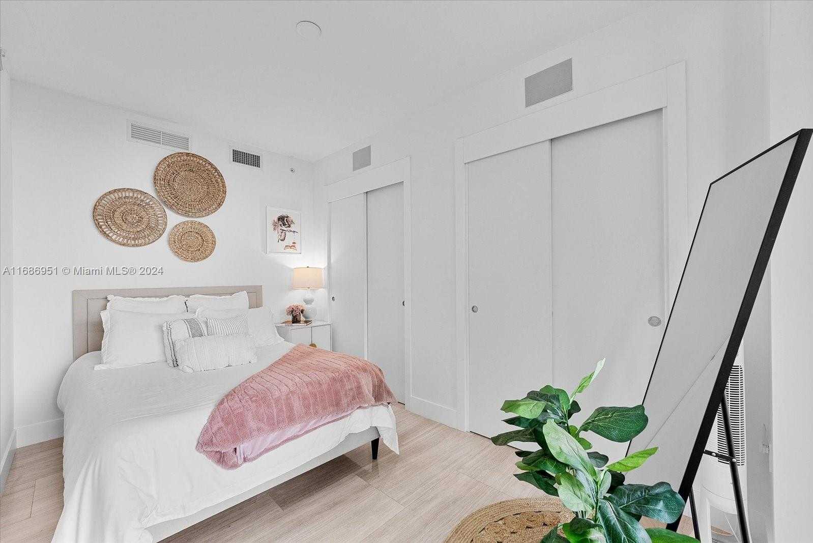 Small Image of 1451 BRICKELL AVE #2205, Miami Number 15