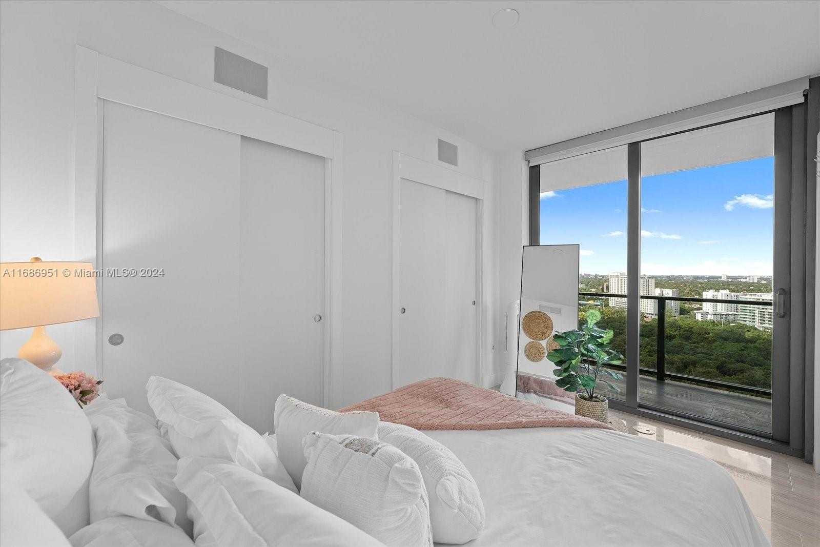 Small Image of 1451 BRICKELL AVE #2205, Miami Number 16