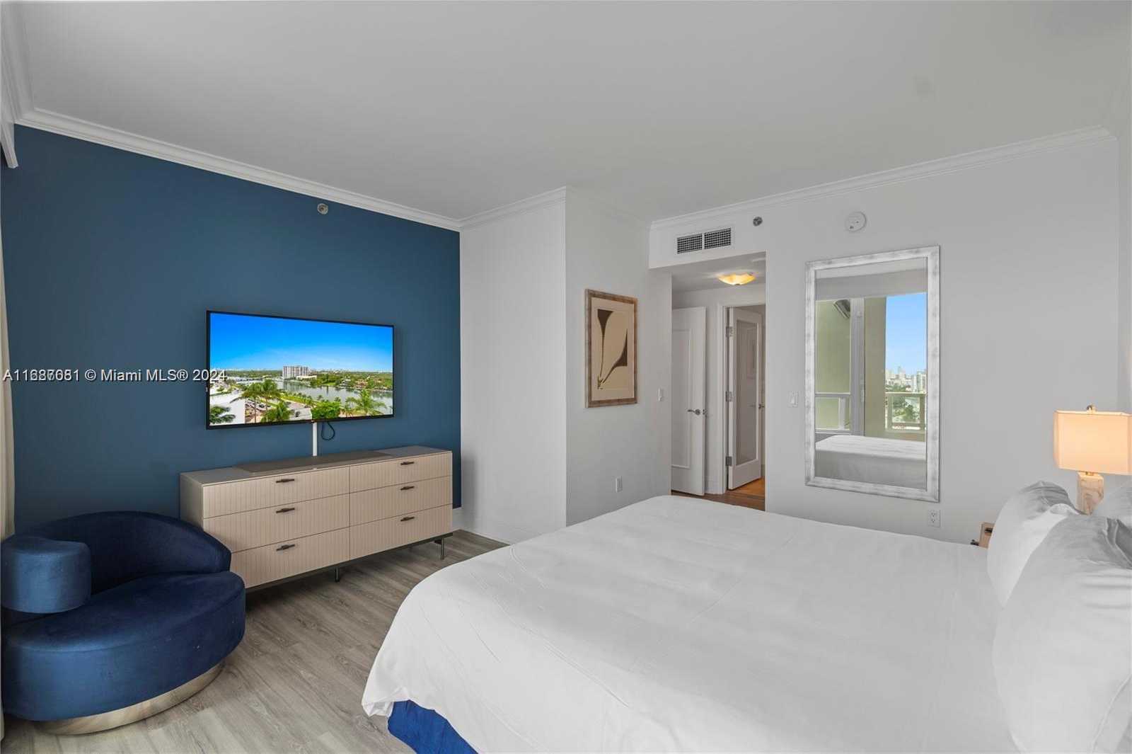 Small Image of 4401 COLLINS AV #1214, Miami Beach Number 26