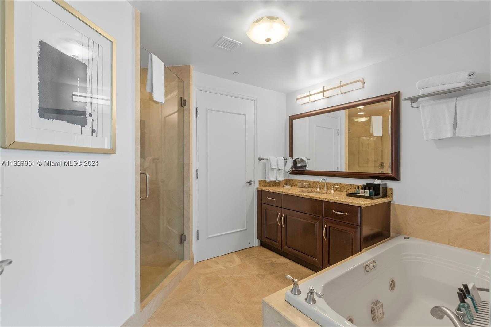 Small Image of 4401 COLLINS AV #1214, Miami Beach Number 27