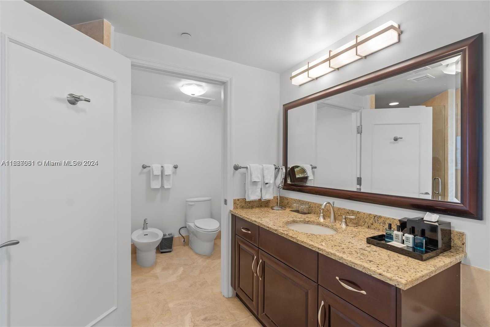 Small Image of 4401 COLLINS AV #1214, Miami Beach Number 28