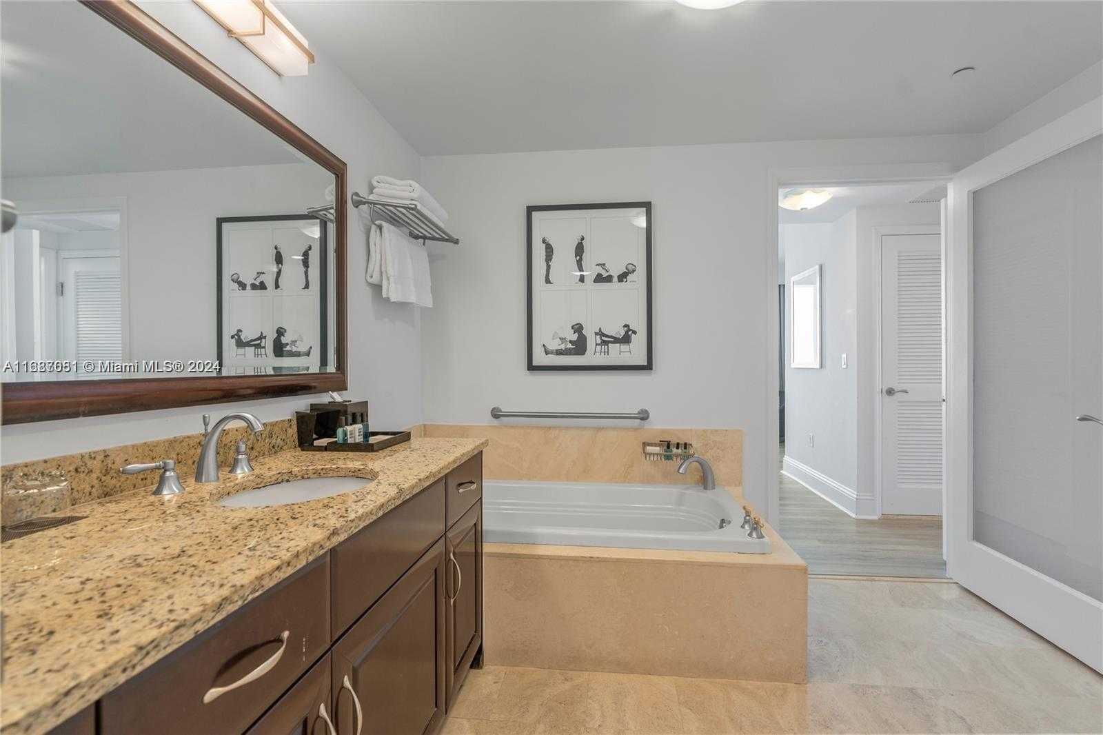 Small Image of 4401 COLLINS AV #1214, Miami Beach Number 29