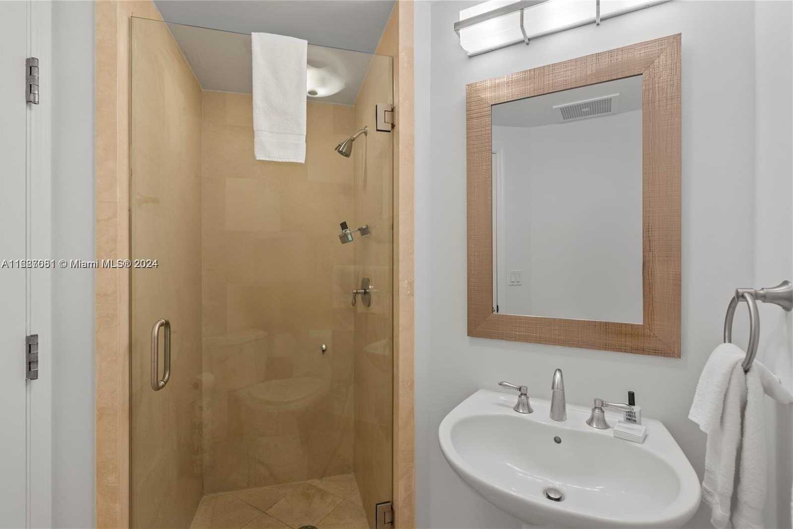Small Image of 4401 COLLINS AV #1214, Miami Beach Number 32