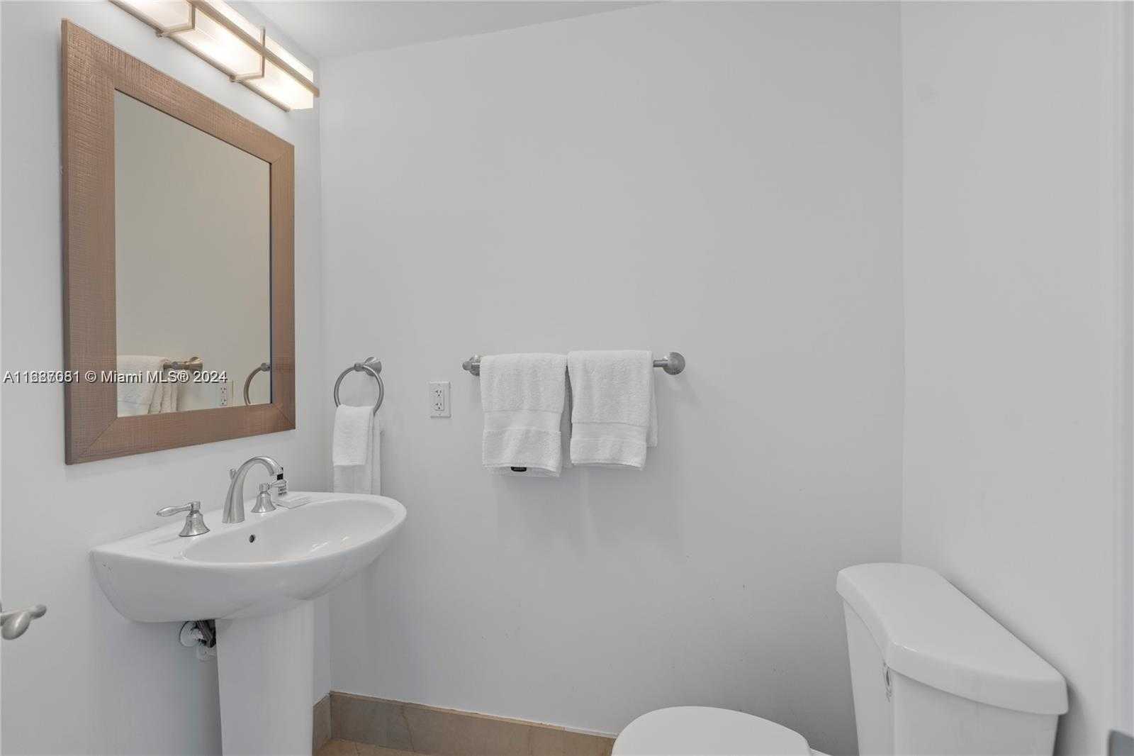 Small Image of 4401 COLLINS AV #1214, Miami Beach Number 33
