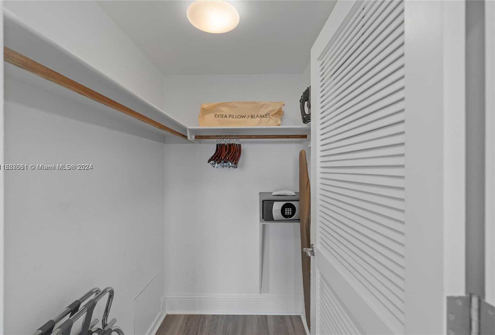 Small Image of 4401 COLLINS AV #1214, Miami Beach Number 34