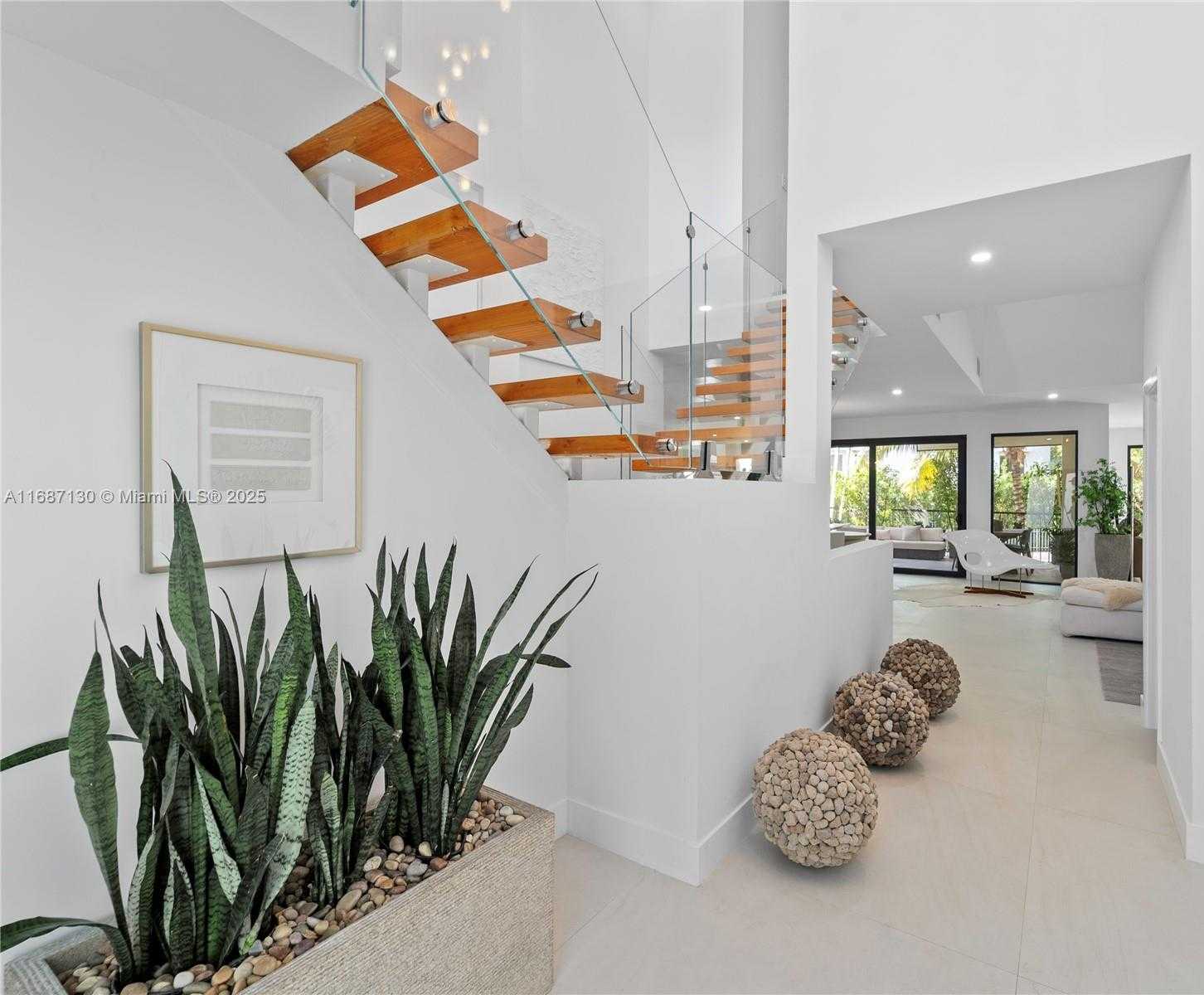Small Image of 2000 SOUTH BAYSHORE DR #4, Coconut Grove Number 15