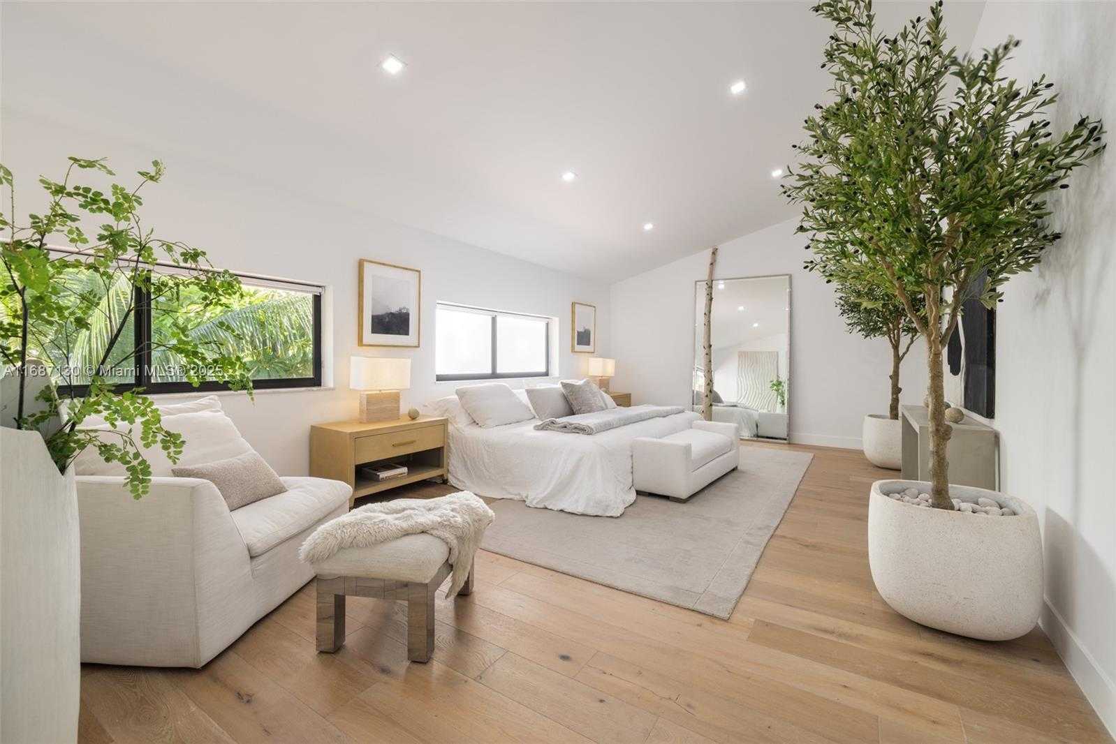 Small Image of 2000 SOUTH BAYSHORE DR #4, Coconut Grove Number 17