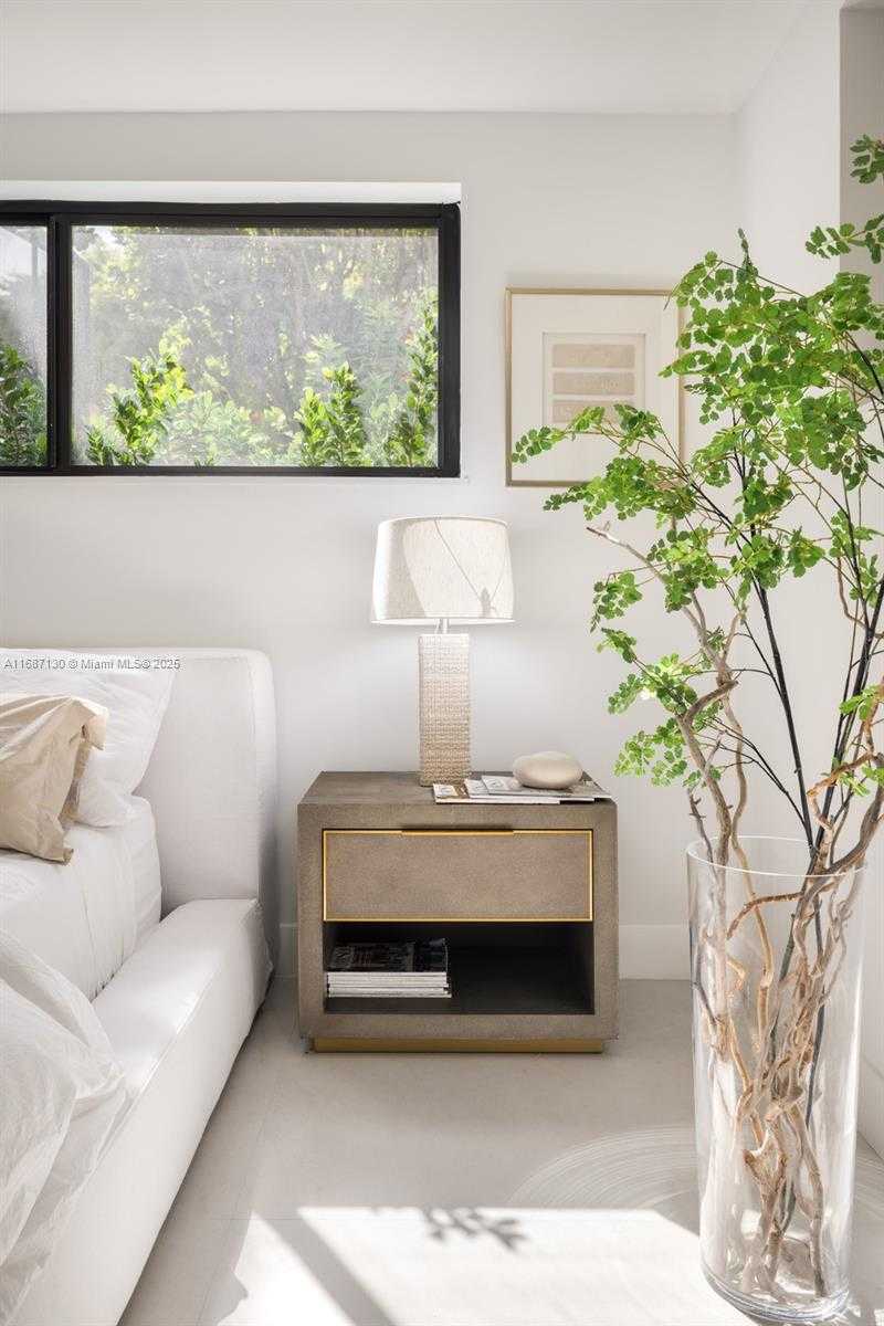 Small Image of 2000 SOUTH BAYSHORE DR #4, Coconut Grove Number 23