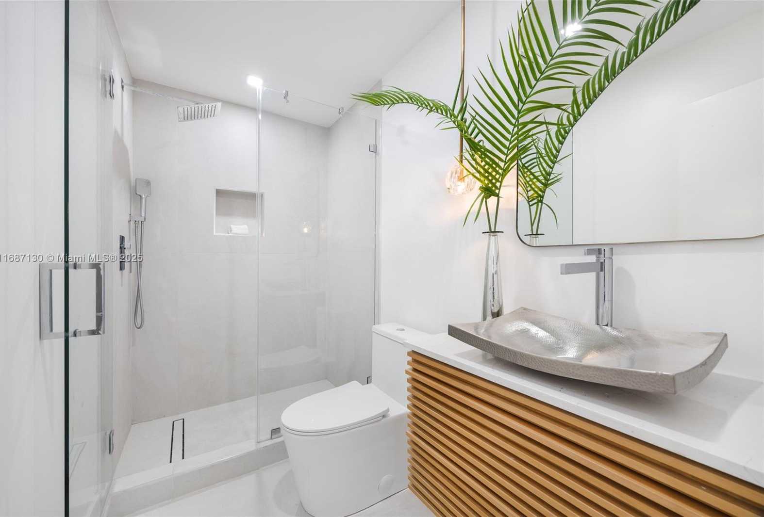Small Image of 2000 SOUTH BAYSHORE DR #4, Coconut Grove Number 26