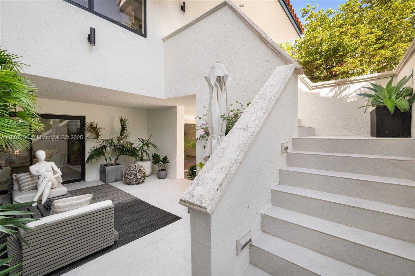 Small Image of 2000 SOUTH BAYSHORE DR #4, Coconut Grove Number 29