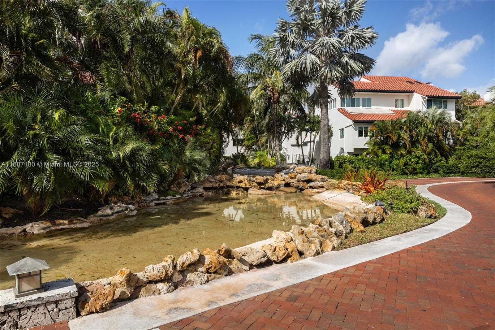 Small Image of 2000 SOUTH BAYSHORE DR #4, Coconut Grove Number 32