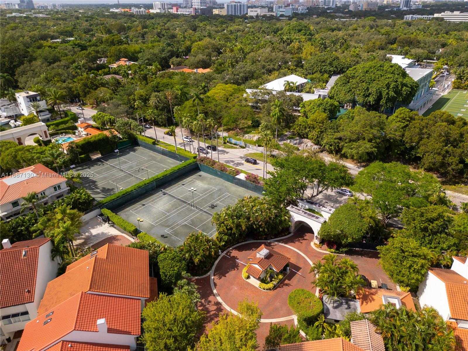 Small Image of 2000 SOUTH BAYSHORE DR #4, Coconut Grove Number 34