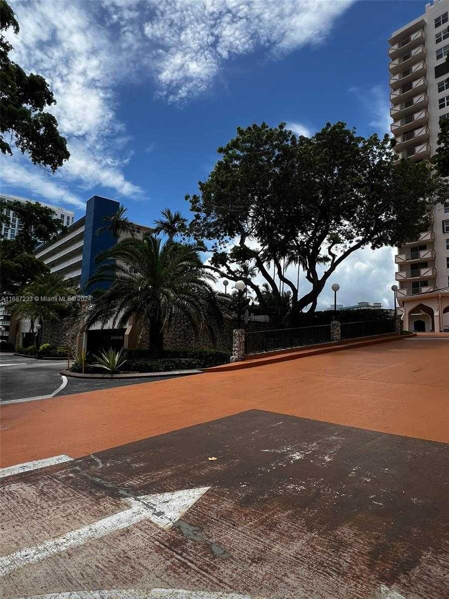 Small Image of 1865 SOUTH OCEAN DR #16H, Hallandale Beach Number 4